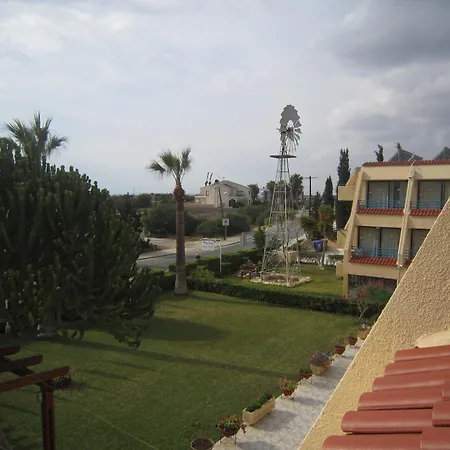 מלון דירות Napa Apts 3*