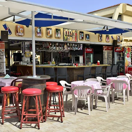 アパートホテル Napa Apts