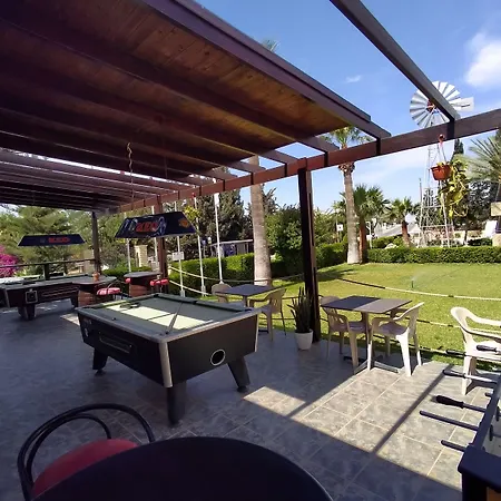 アパートホテル Napa Apts 4*